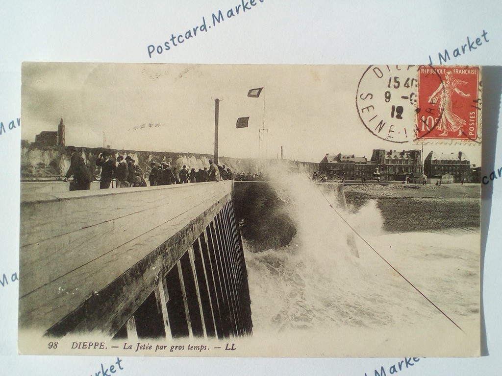 /France/Dieppe/FR_place_1912_Dieppe. La Jetee par gros temps.jpg